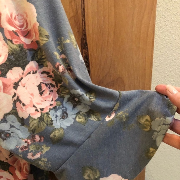 BOGO!❤️Plus Floral Top❤️ - Picture 7 of 10